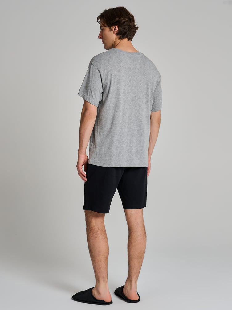 Пижама с футболкой и шортами