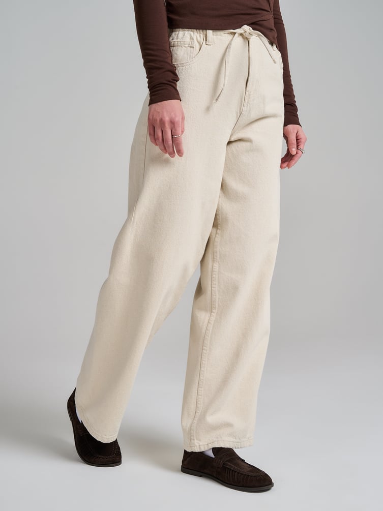 Широкие джинсы на резинке