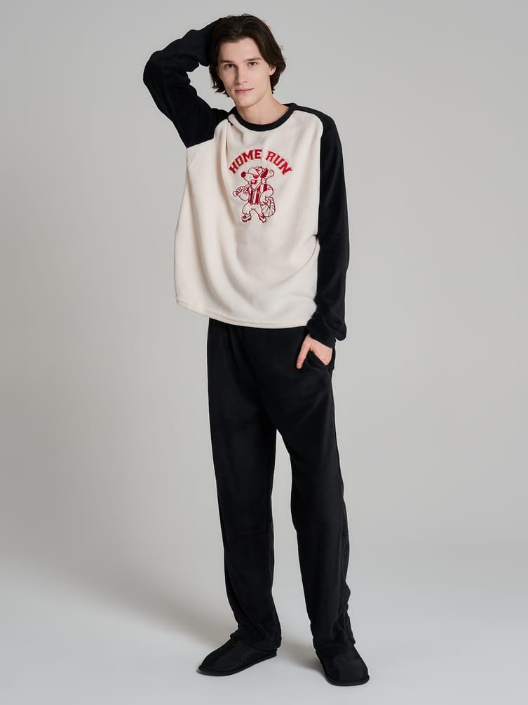 Пижама плюшевая с вышивкой и брюками