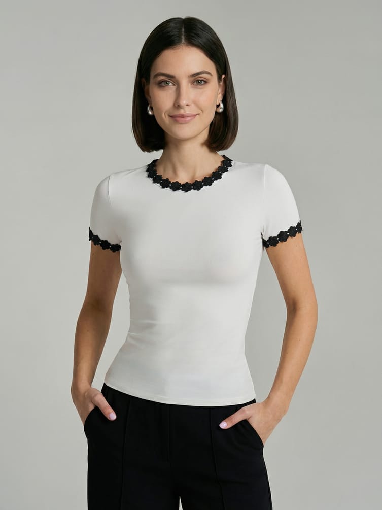 Футболка приталенная с цветами