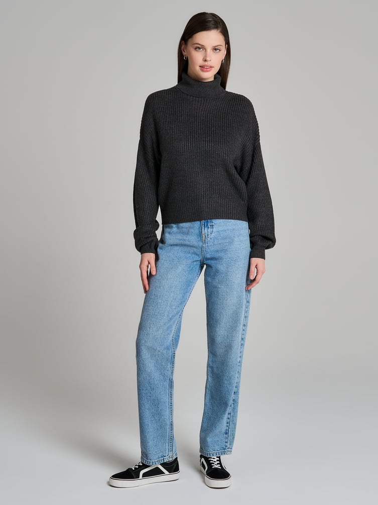 Свитер вязаный с высоким горлом