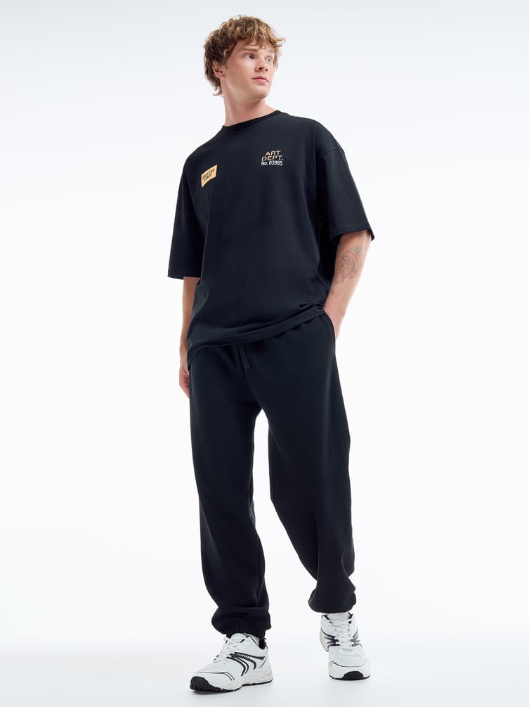 Футболка с принтом на спине