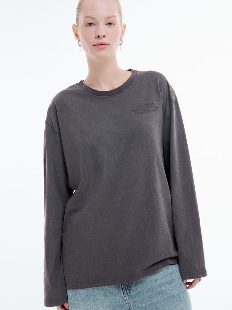 Лонгслив с вареным эффектом и надписью