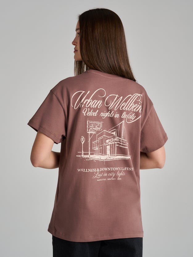 Футболка оверсайз с принтом на спине