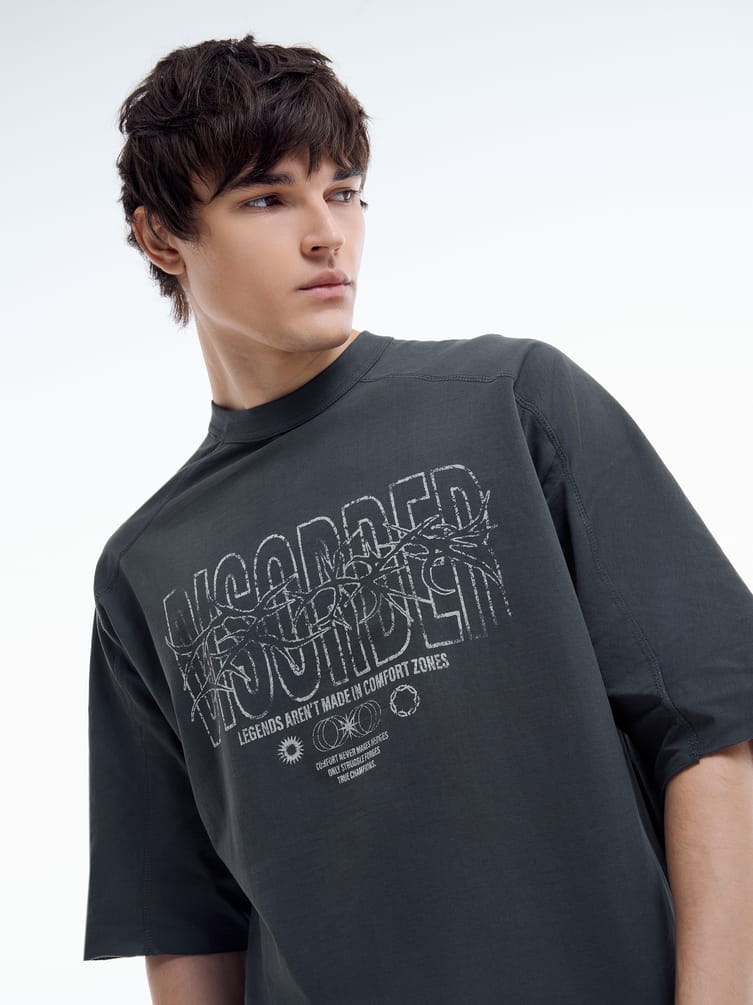 Плотная футболка оверсайз с надписью дрейн