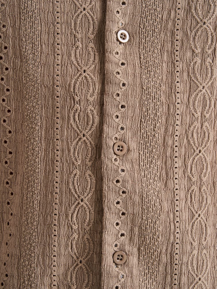 Рубашка с коротким рукавом и вышивкой шитьем