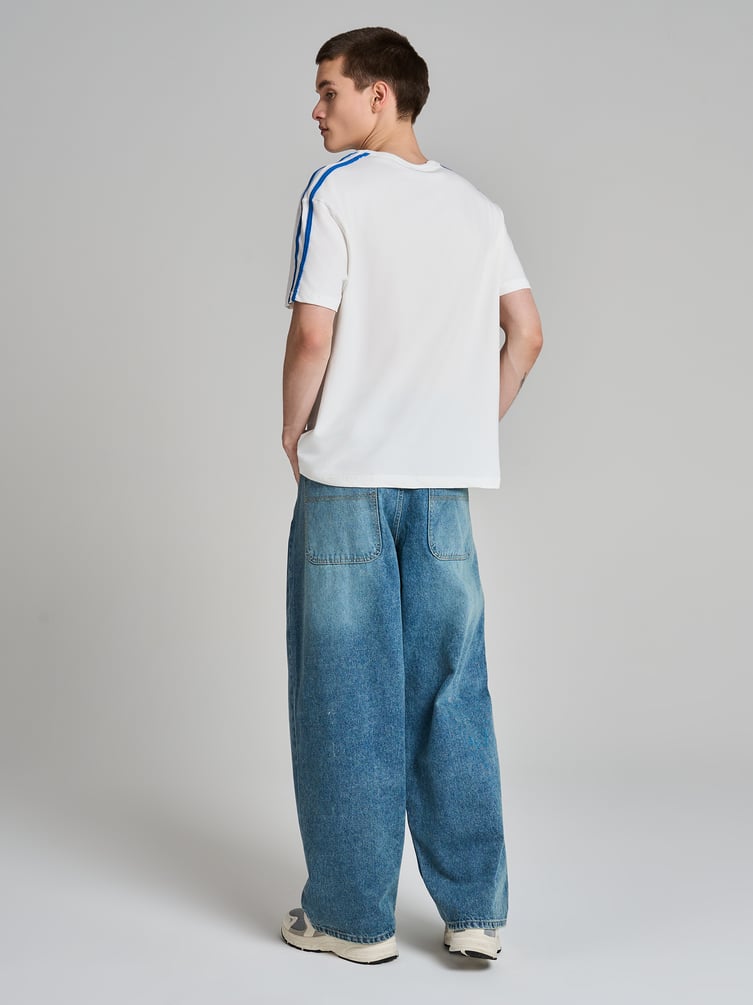 Футболка спортивная с принтом и лампасами