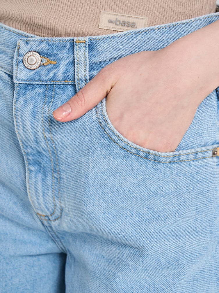 Джинсы широкие с подворотами