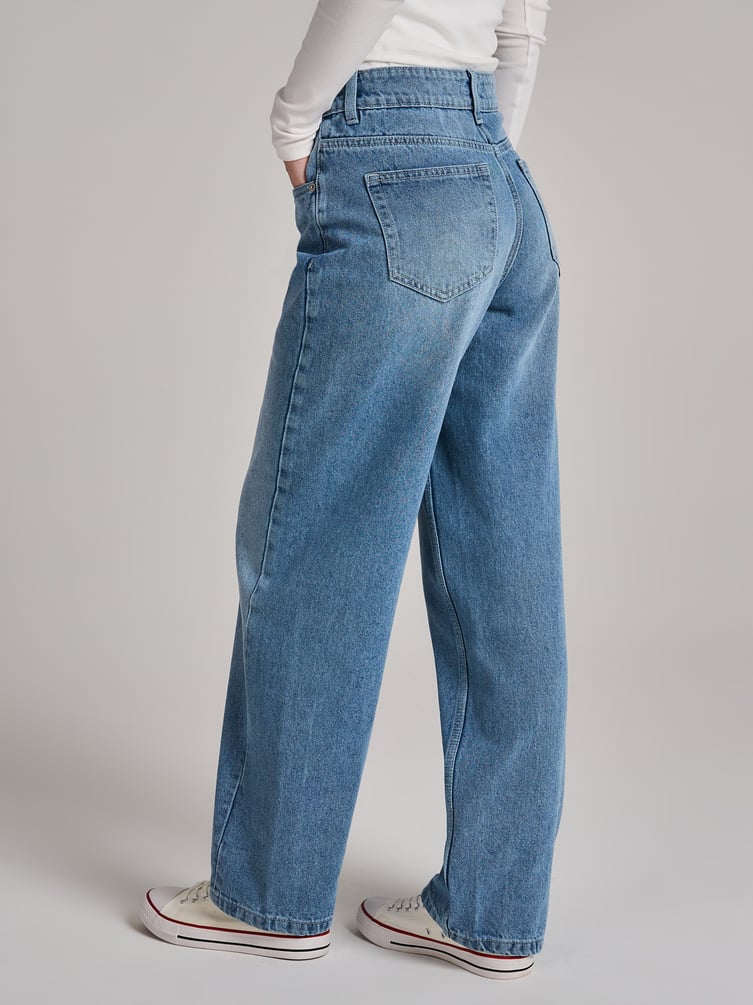 Джинсы прямые со смещенными боковыми швами