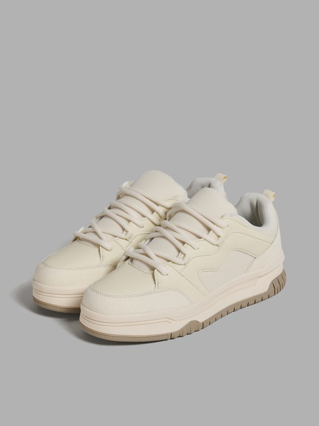 Кроссовки спортивные