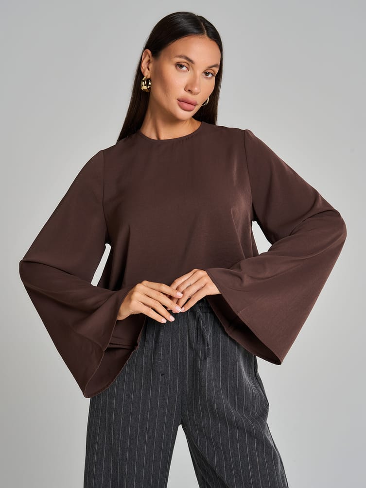 Блузка офисная нарядная с рукавом клеш