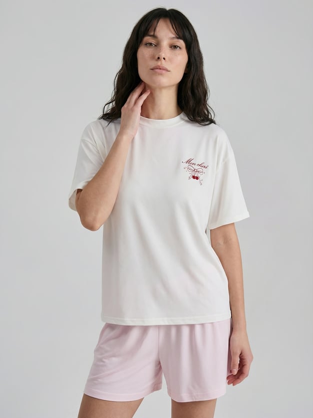 Пижама с футболкой и шортами