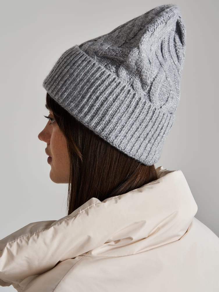 Вязаная зимняя шапка