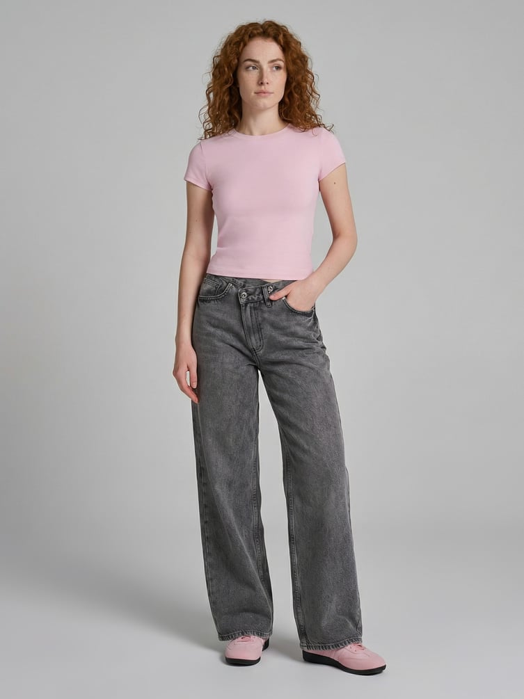 Джинсы широкие с асимметричной застежкой