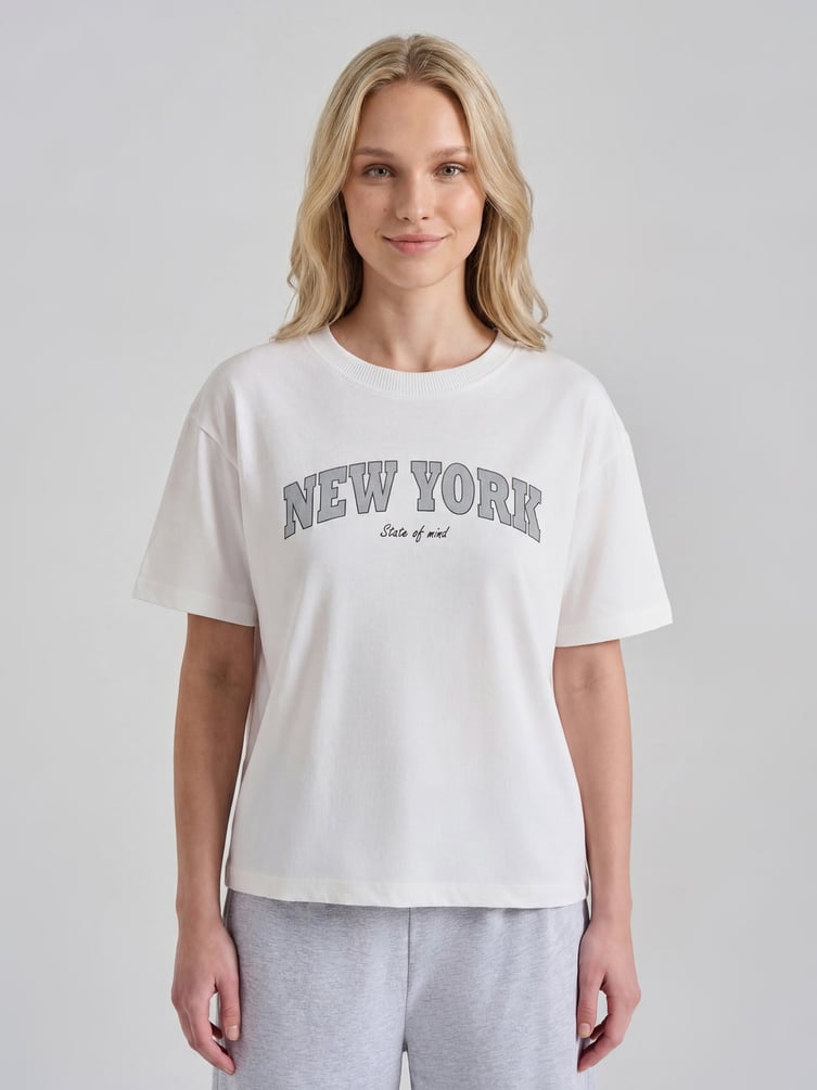 Пижама с надписью и брюками