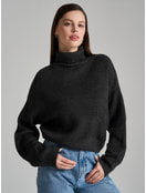 Свитер вязаный с высоким горлом