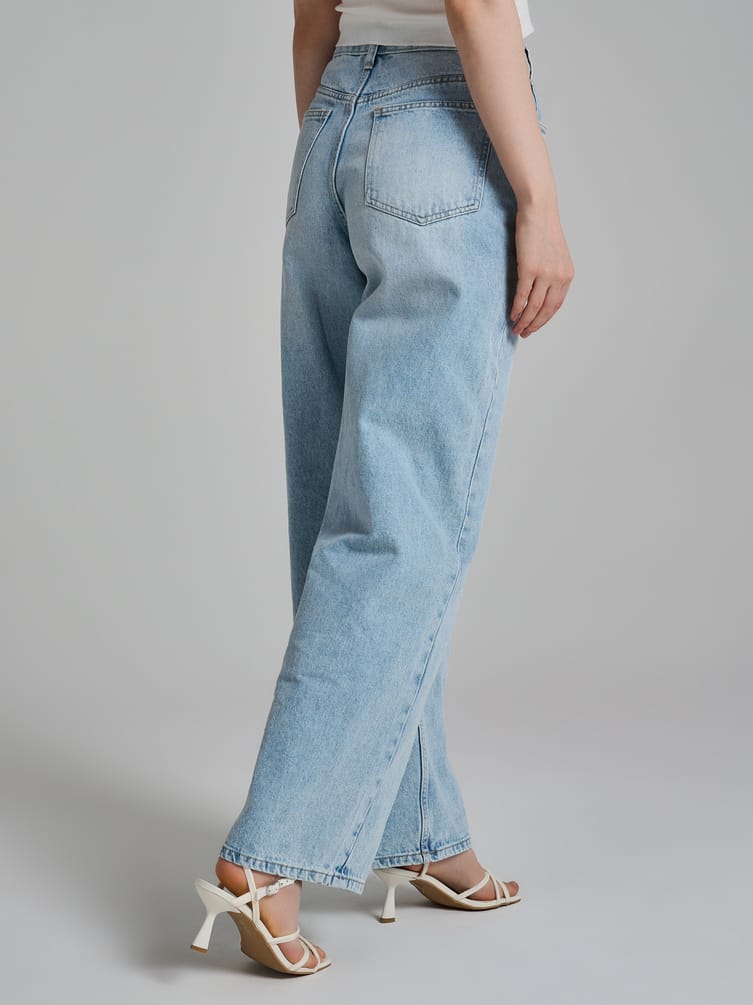 Джинсы широкие с асимметричной застежкой