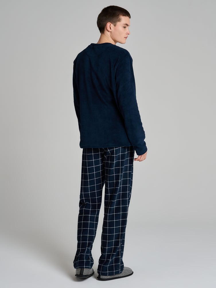Пижама плюшевая с лонгсливом и брюками в клетку