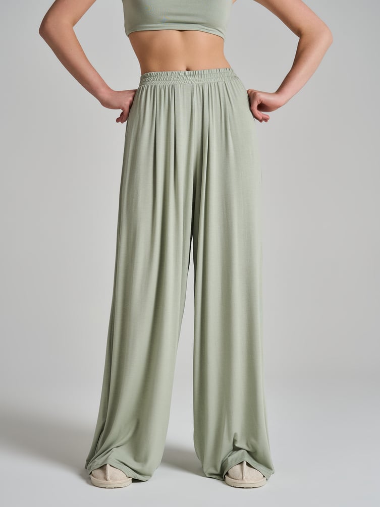 Пижама оверсайз с топом и широкими брюками