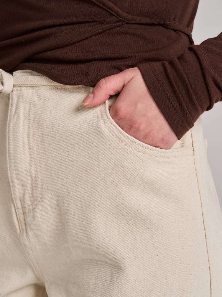 Широкие джинсы на резинке