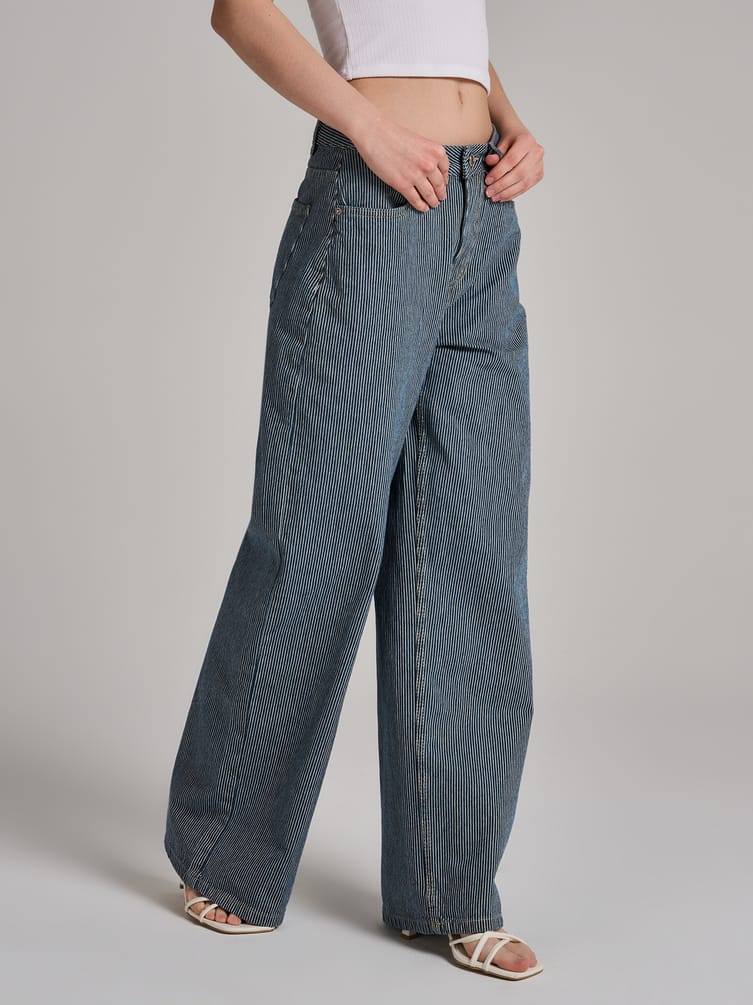 Джинсы широкие с вареным эффектом