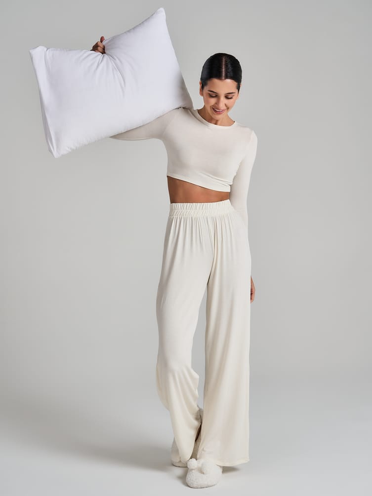 Пижама с кроп-топом и брюками