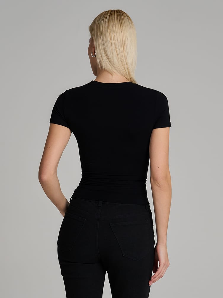 Футболка приталенная с вырезами сердце