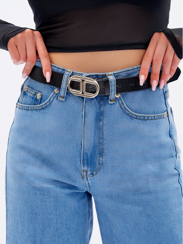 Кожаный ремень с пряжкой