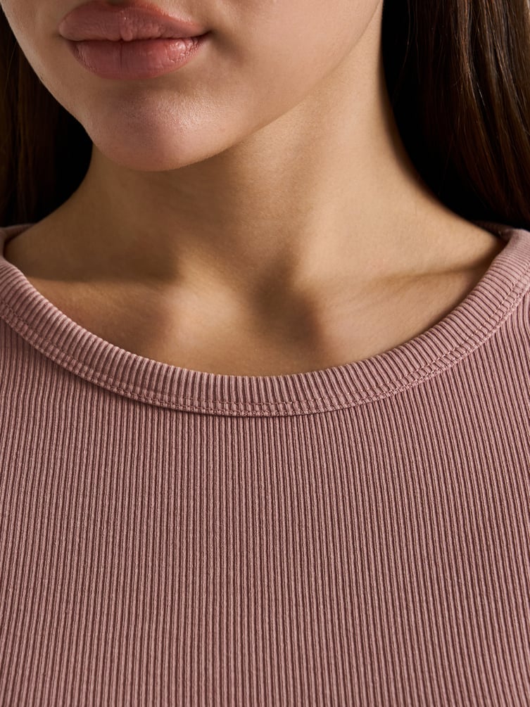 Футболка облегающая в рубчик