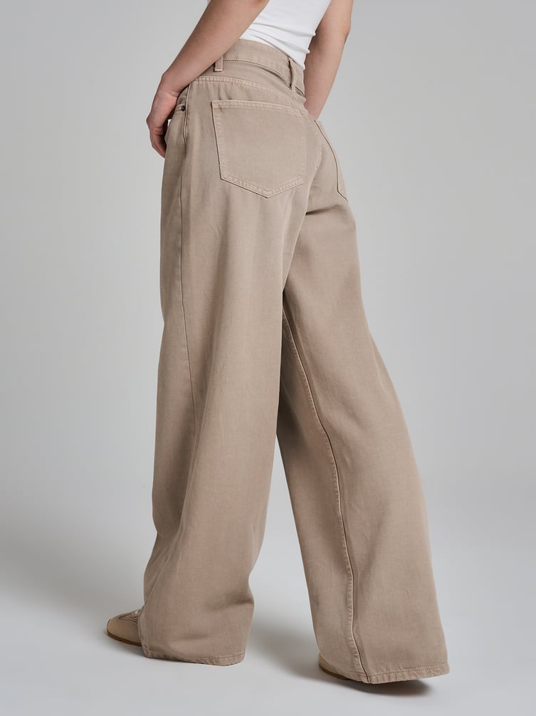 Джинсы широкие с вареным эффектом