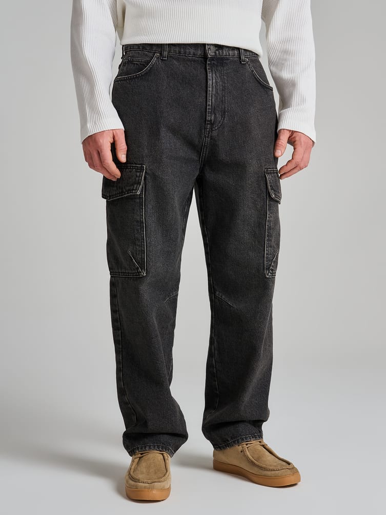 Зауженные джинсы карго с боковыми карманами