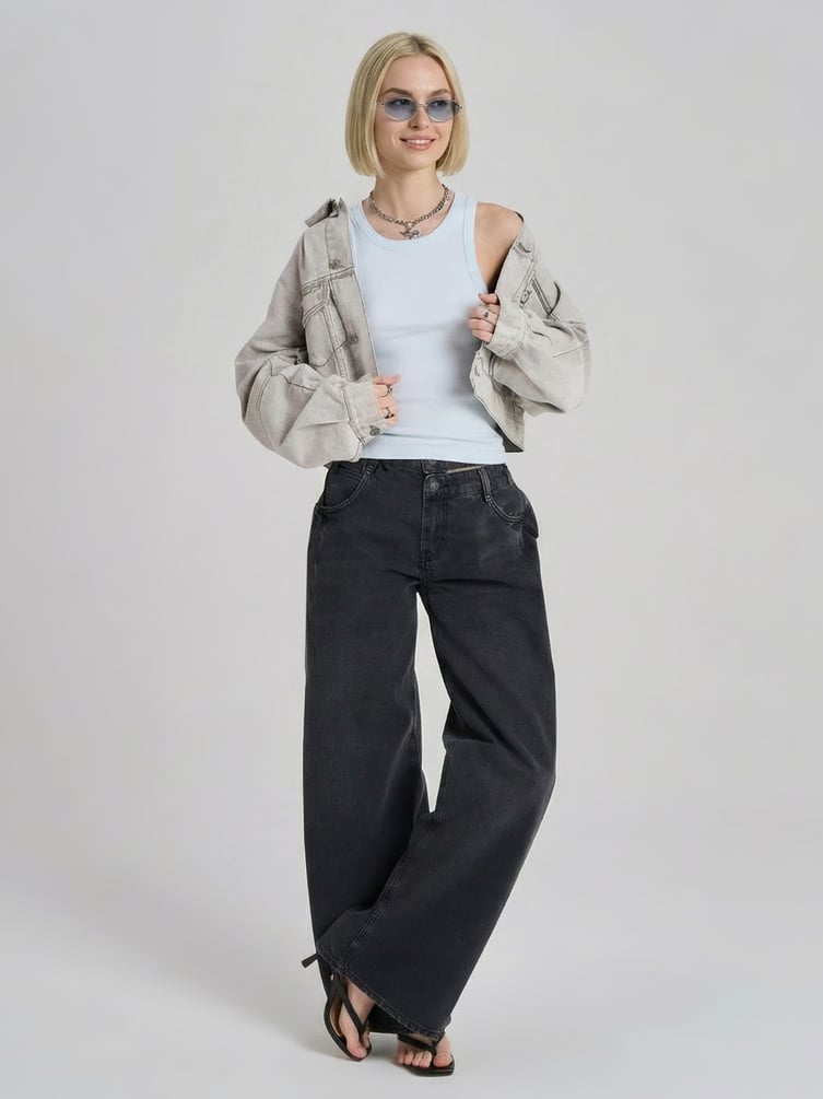 Майка на широких бретелях в рубчик