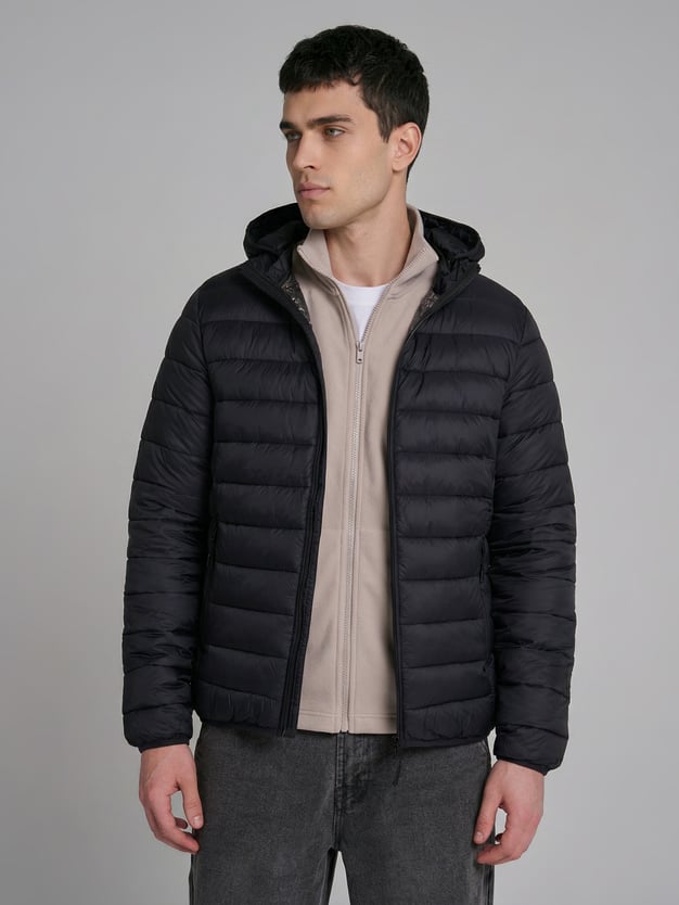 Демисезонная теплая куртка на синтепоне с капюшоном