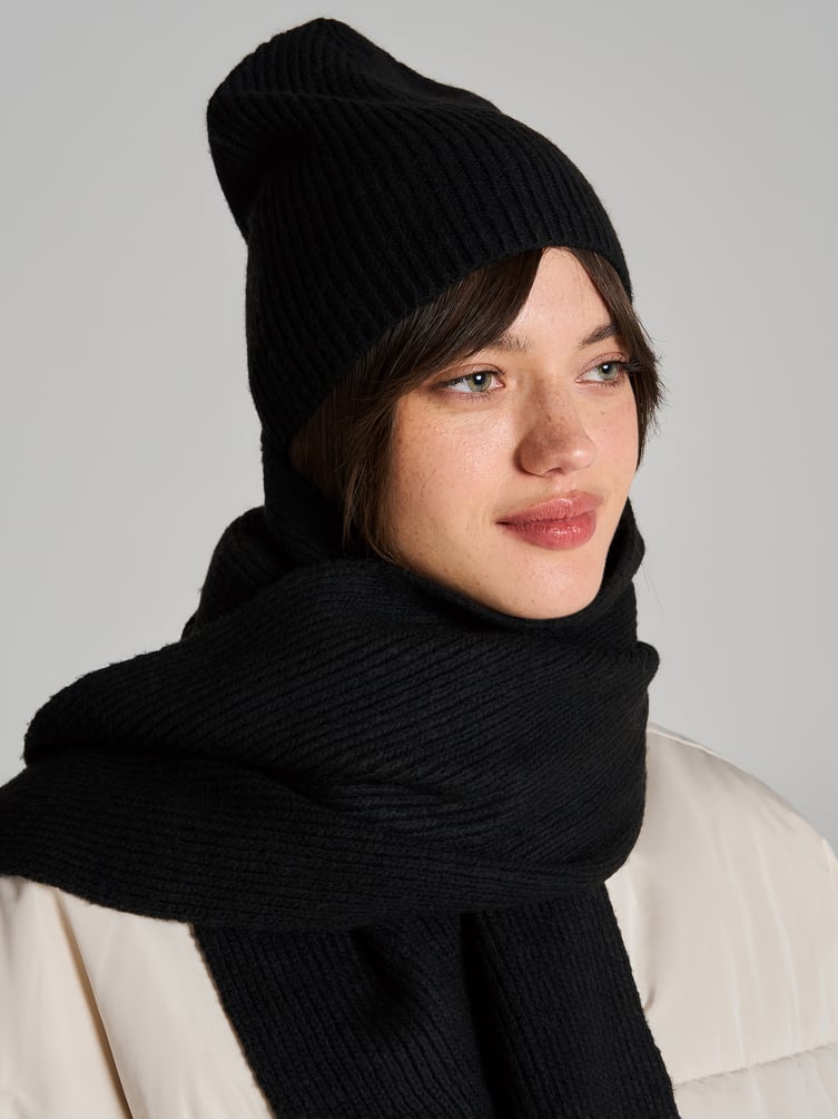 Трикотажная демисезонная шапка