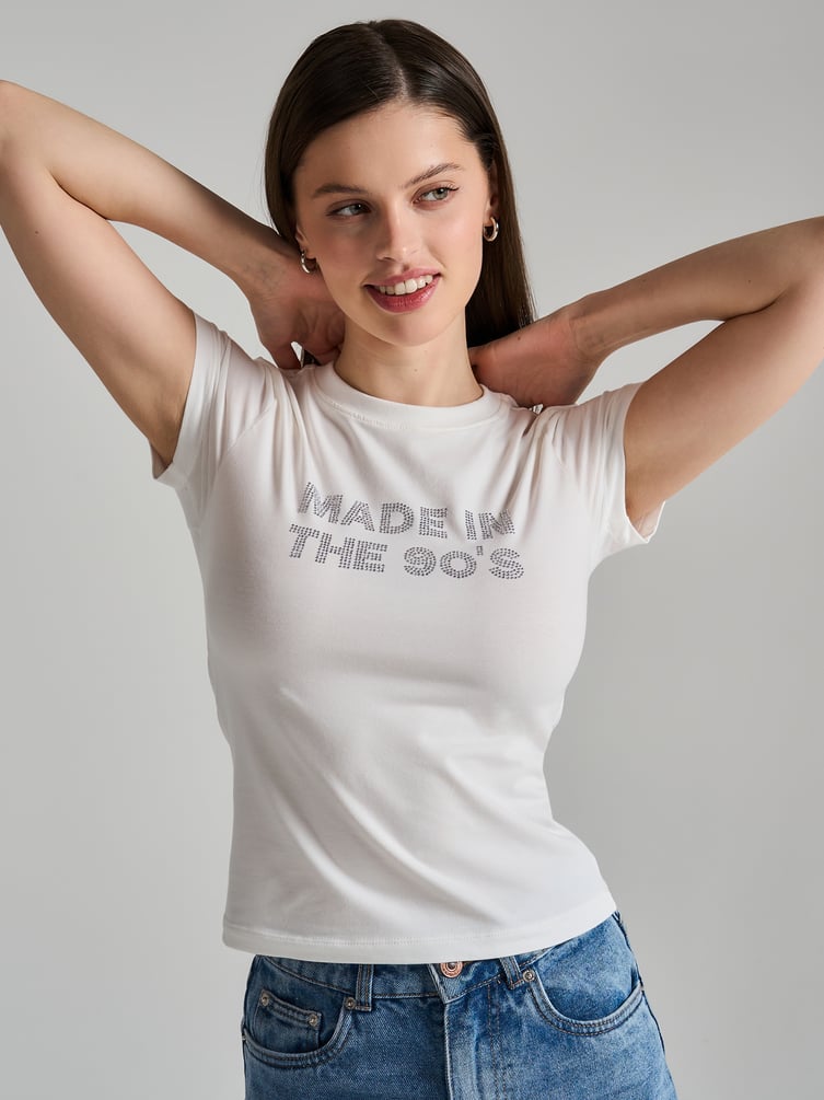 Футболка облегающая с надписью стразами