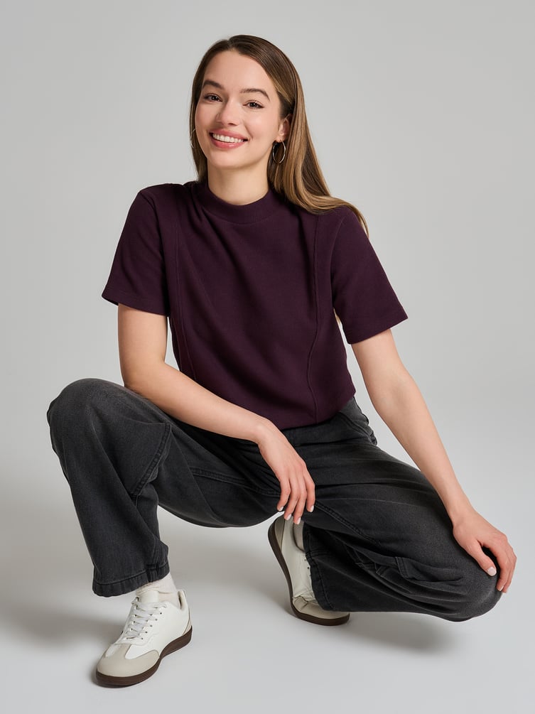 Укороченная футболка в рубчик