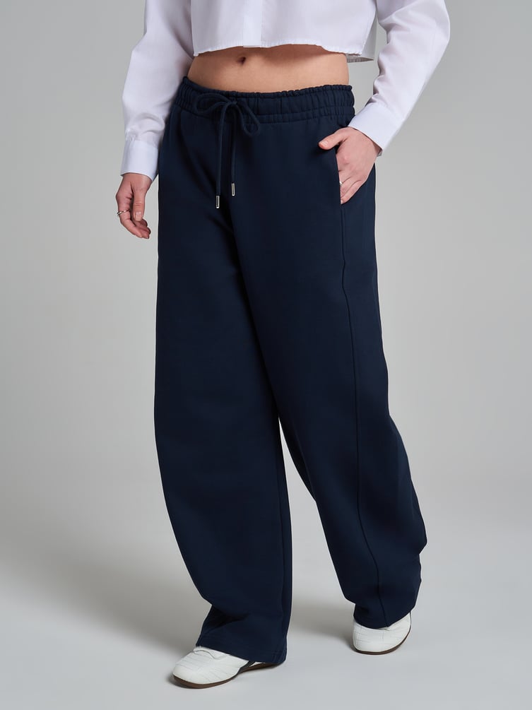 Брюки широкие со смещенным боковым швом