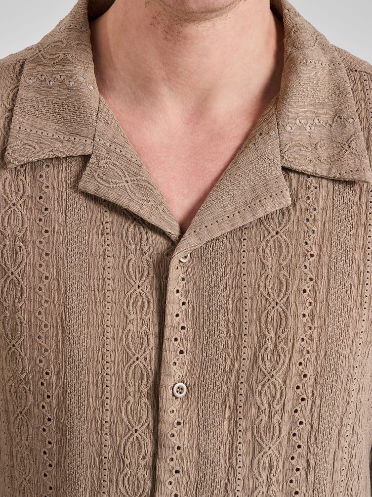 Рубашка с коротким рукавом и вышивкой шитьем