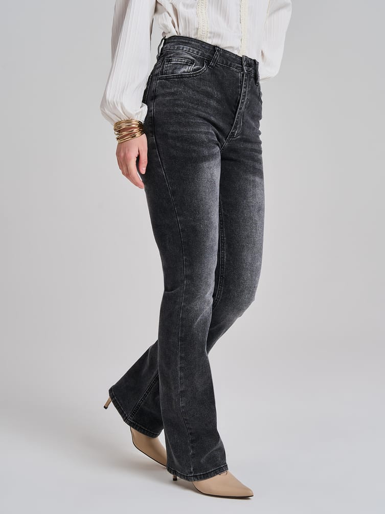 Джинсы клеш от колена