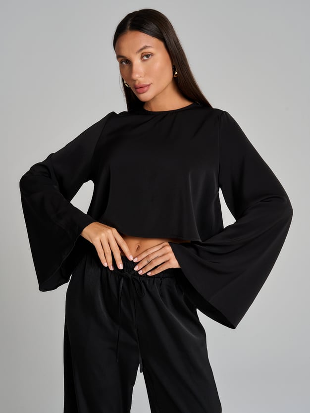 Блузка офисная нарядная с рукавом клеш