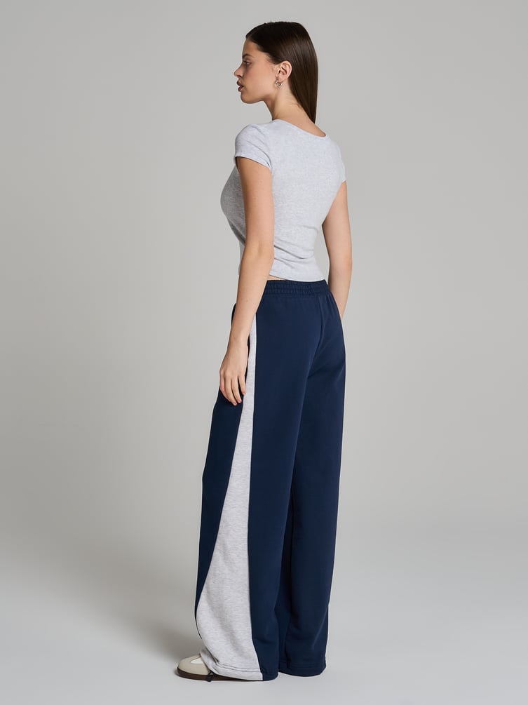 Брюки спортивные с лампасами