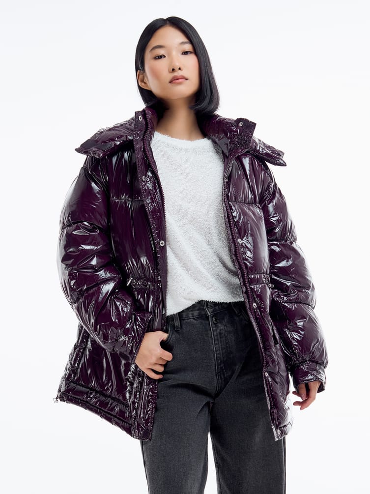 Болоньевая куртка с капюшоном на синтепоне