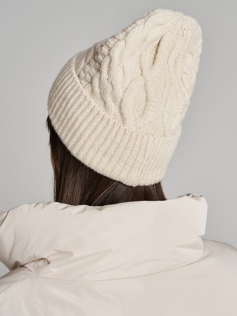 Вязаная зимняя шапка