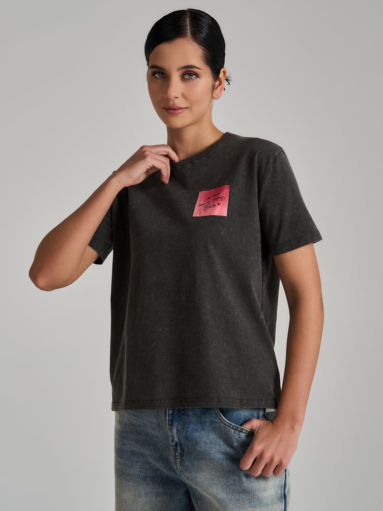 Футболка с вареным эффектом и принтом