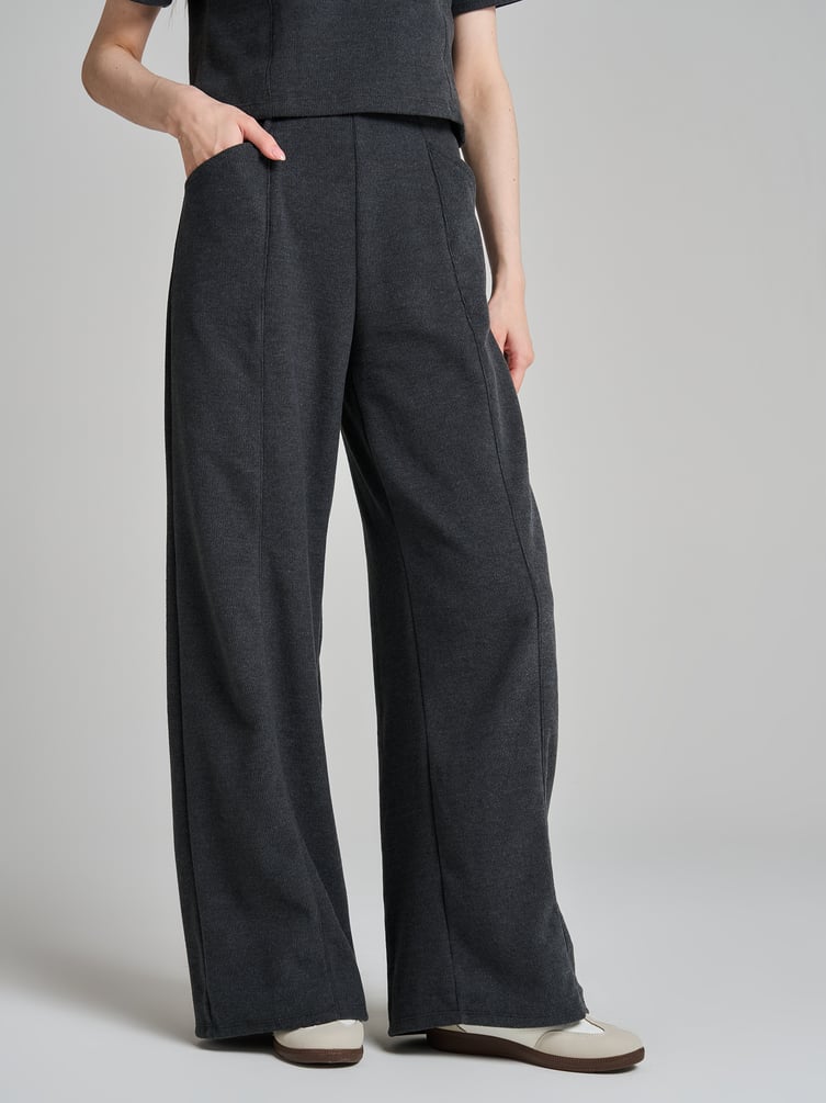 Широкие брюки в рубчик со стрелками