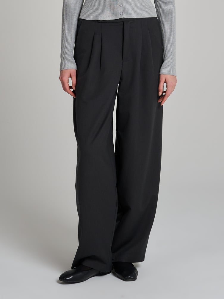 Брюки бананы классические