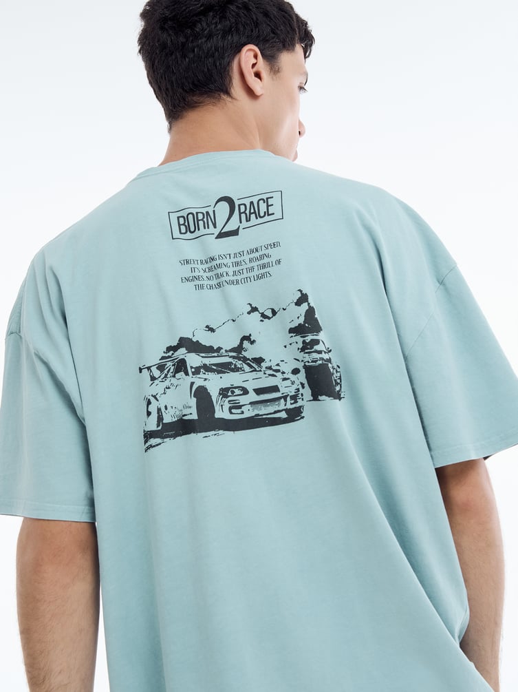 Футболка с принтом машины на спине