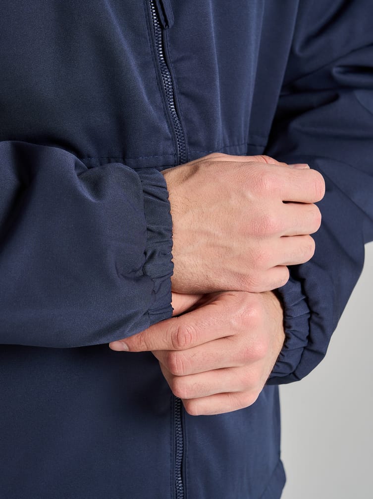 Демисезонная куртка с капюшоном