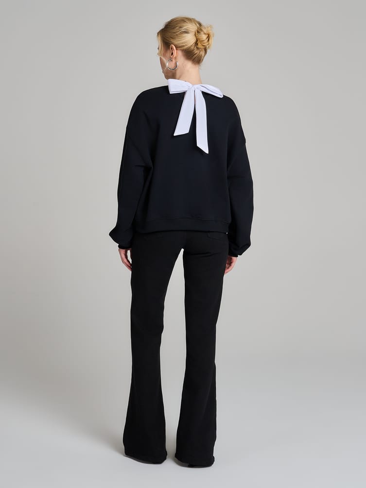 Свитшот с бантом на спине