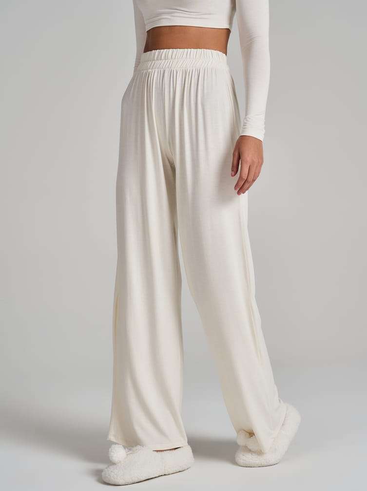 Пижама с кроп-топом и брюками